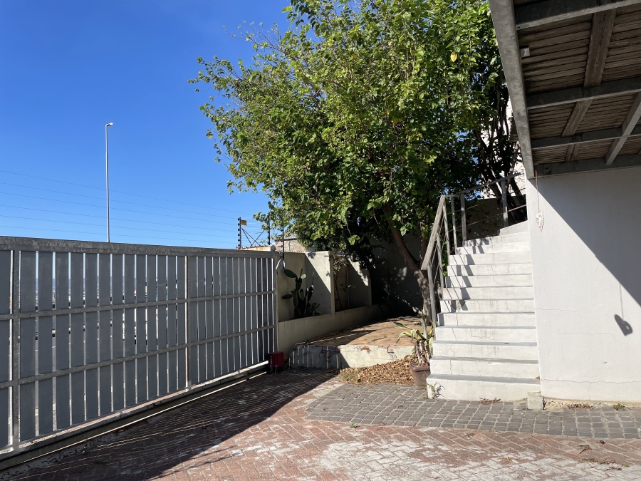 To Let 3 Bedroom Property for Rent in Vredehoek Western Cape